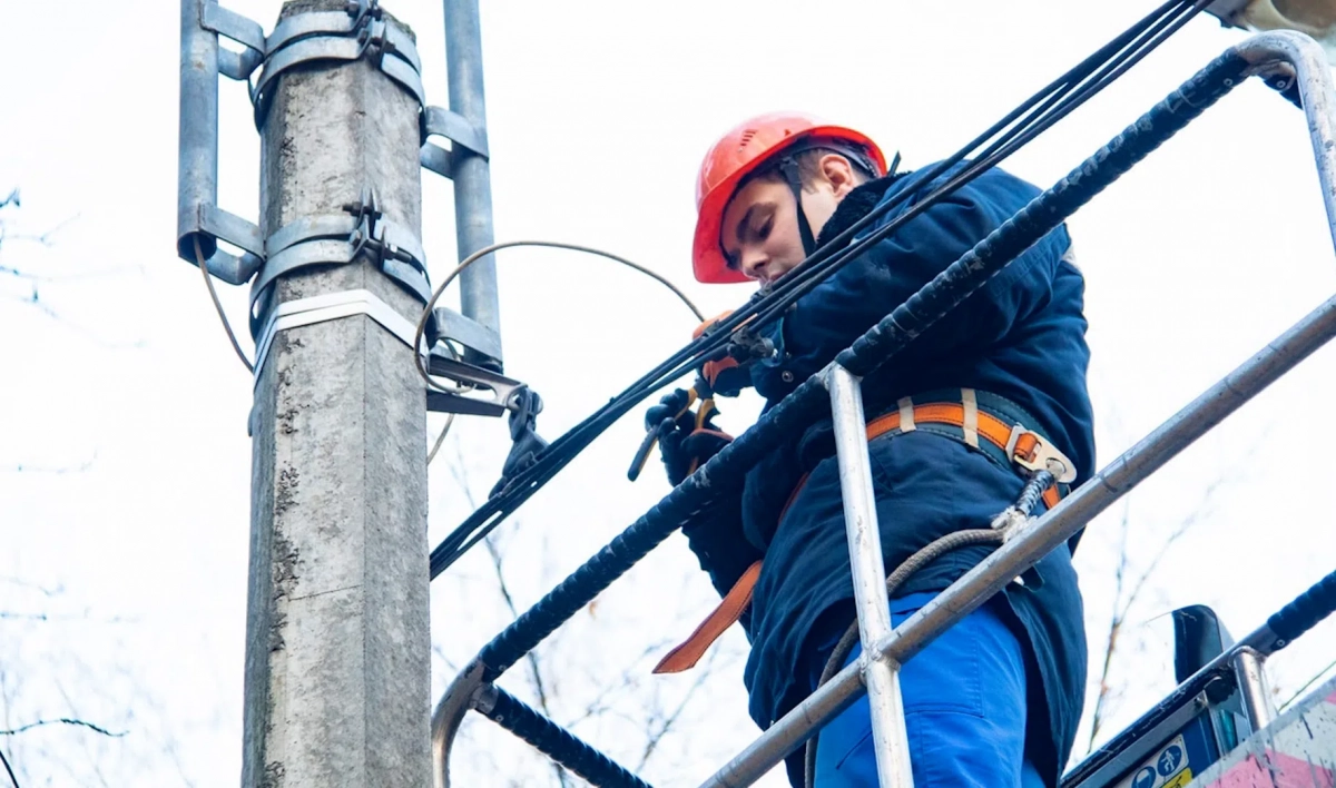 «Ленсвет» восстановил 50% электросетей, поврежденных во время шторма - tvspb.ru
