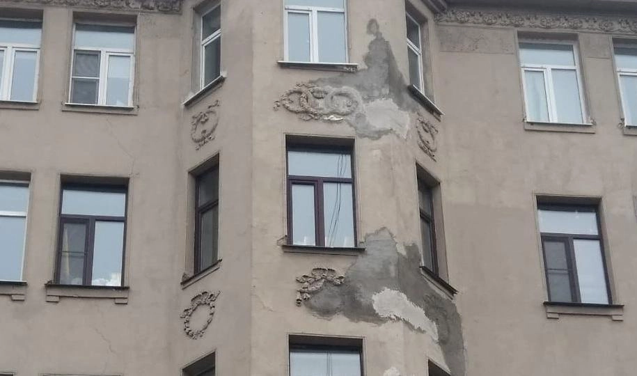 КГИОП просит суд защитить историческую лепнину в здании на Петроградке - tvspb.ru