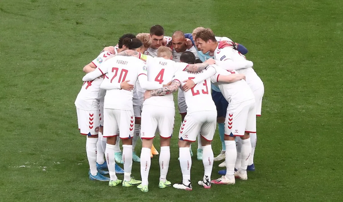 Дания забивает второй гол в ворота сборной России - tvspb.ru