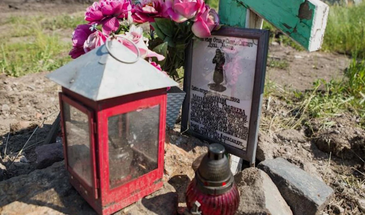 Археологи СПбГУ нашли на Митрофаньевском кладбище фундамент часовни странника Крайнева - tvspb.ru