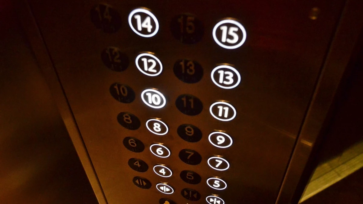 В домах Фрунзенского района установят 50 новых лифтов - tvspb.ru