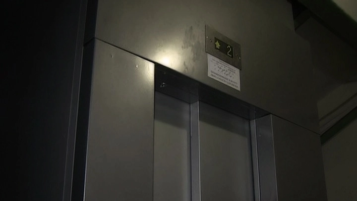 В доме на Комендантском лифт с детьми пролетел несколько этажей - tvspb.ru