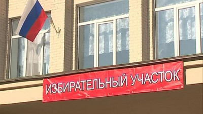 Конкурс селфи и подарки: Как проходят выборы в Ломоносове