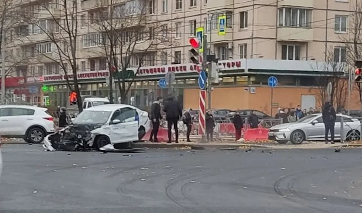 Что произошло на пискаревском пр. Авария на Пискаревском проспекте. Авария на Пискаревском проспекте сегодня.