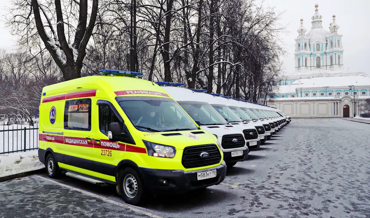 Помощь спб. Машина неотложной помощи СПБ. Станция скорой помощи Питер. Новая карета скорой помощи в СПБ. Автомобили.