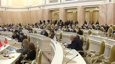 Депутаты ЗакСа упрощают сбор подписей для участия в выборах губернатора