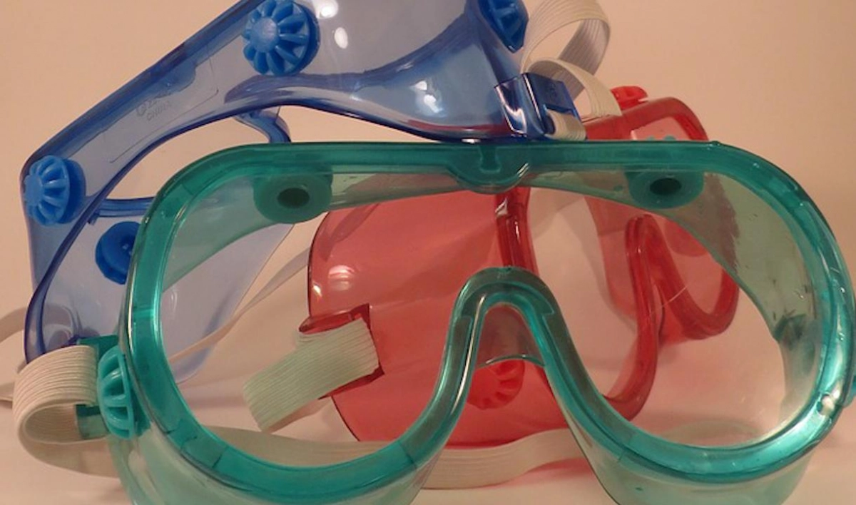 В Карелии сотрудники магазинов и госучреждений будут носить защитные очки - tvspb.ru
