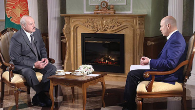 Лукашенко заявил, что считает Путина старшим братом