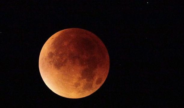 Ученые рассказали, как лунные затмения влияют на человека - tvspb.ru