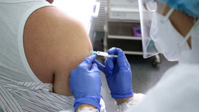 Более 12 тысяч петербуржцев за сутки сделали прививку от коронавируса