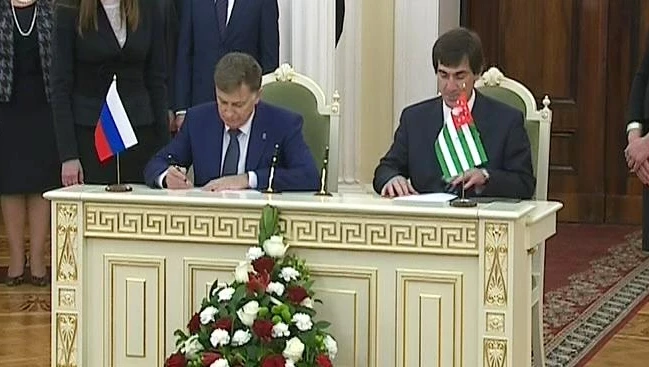 Вячеслав Макаров провел встречу с коллегой из Сухума Константином Пилией - tvspb.ru