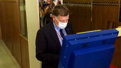 Вячеслав Макаров проголосовал на выборах кандидатов в депутаты ЗакСа