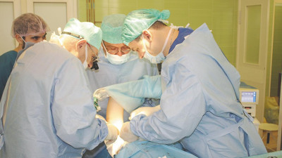 Петербургские врачи спасли двухлетнюю малышку, удалив арахис из бронха