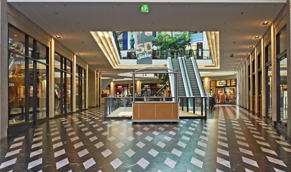 Владелец Reserved и Cropp объявил о закрытии магазинов в России - tvspb.ru