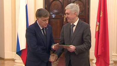 Избранным депутатам ЗакСа шестого созыва выдали мандаты