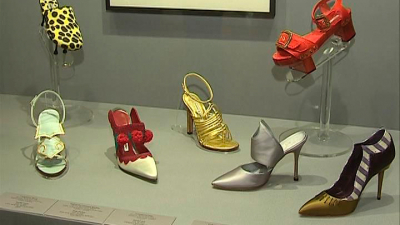 Обувь как искусство: в Главном штабе выставили туфли авторства легендарного Маноло Бланика
