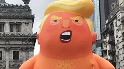 На улицах Буэнос-Айреса разместили гигантскую куклу Дональда Трампа