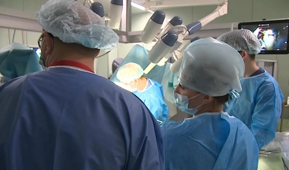 Врачи центра Алмазова провели трансплантацию сердца пациентке с крайне редкой патологией - tvspb.ru