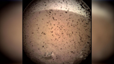 Космический зонд NASA прислал первый снимок Марса