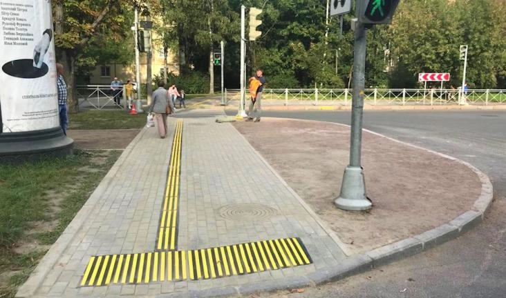 Воспитанники школы-интерната им. Грота оценили маршрут для слабовидящих людей - tvspb.ru