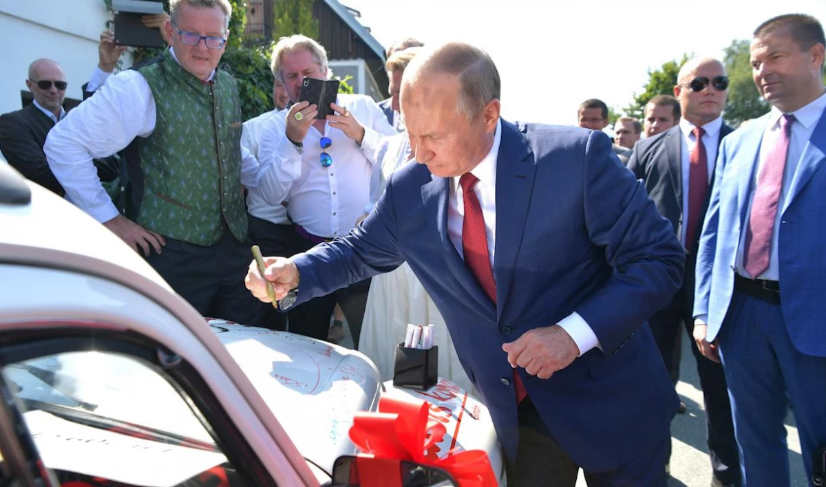 Глава МИД Австрии: Машину с автографом Путина отдали на благотворительность - tvspb.ru