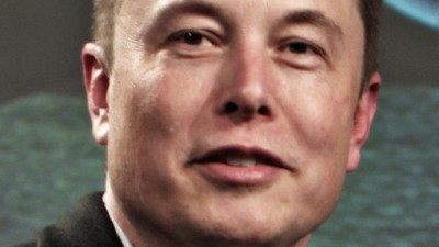 Илон Маск по-русски ответил на поздравления со стыковкой Dragon с МКС