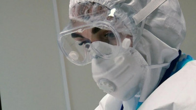 Волонтеры готовятся к работе в красной зоне временного госпиталя в «Ленэкспо»