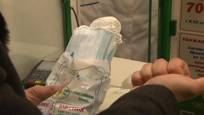 Маски с нагрузкой. Аптека «Озерки» навязывала покупателям спрей при продаже СИЗ