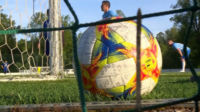 В Павловске прошел футбольный матч между правительством Петербурга и участниками ПМЭФ