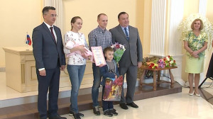 Семьям Выборгского района выдали сертификаты на материнский капитал