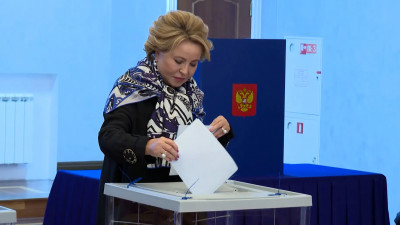 Глава Совета Федерации Валентина Матвиенко отдала свой голос на выборах в Петербурге