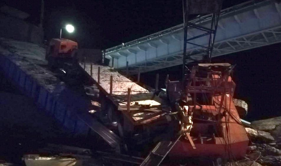 В результате обрушения моста под Нефтеюганском погибли двое - tvspb.ru