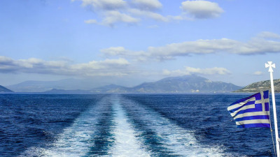 Греция согласна принимать российских туристов, привитых вакциной «Спутник V»