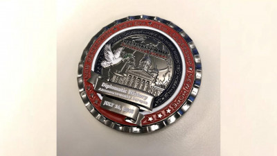 В США выпустили памятную монету о встрече Путина и Трампа в Хельсинки. И сделали три ошибки в русском варианте