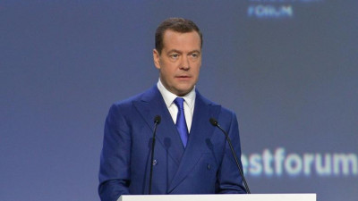 Медведев подписал поручение о прекращении действия советских нормативных актов