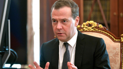 Медведев распределил ответственность за госпрограммы между вице-премьерами