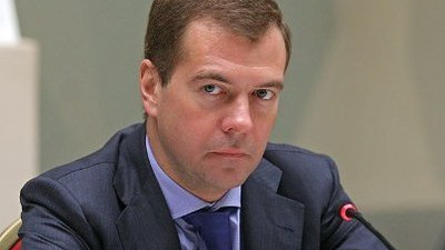 Медведев: Решение о продлении ответных санкций зависит от действий других стран