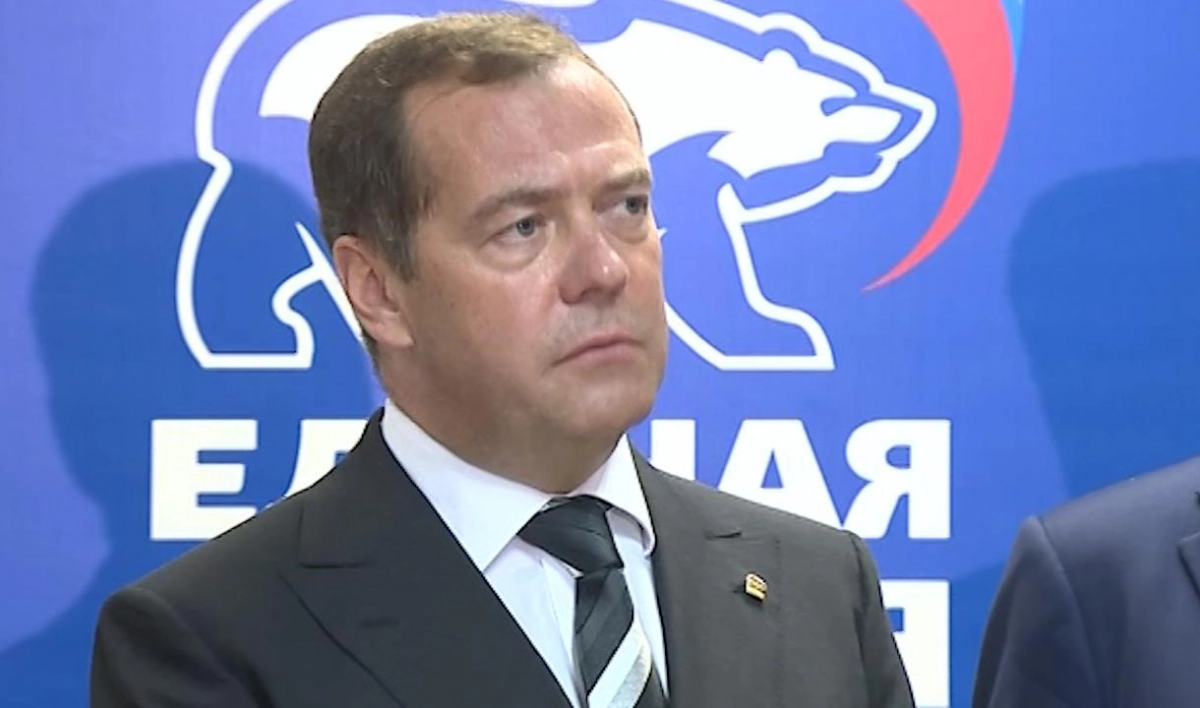 Медведев: На муниципальных выборах в Петербурге «Единая Россия» набирает 85% - tvspb.ru