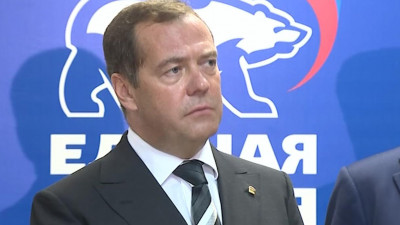 Медведев: На муниципальных выборах в Петербурге «Единая Россия» набирает 85%