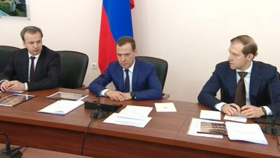 Медведев провел совещание по импортозамещению на Ленинградском металлическом заводе