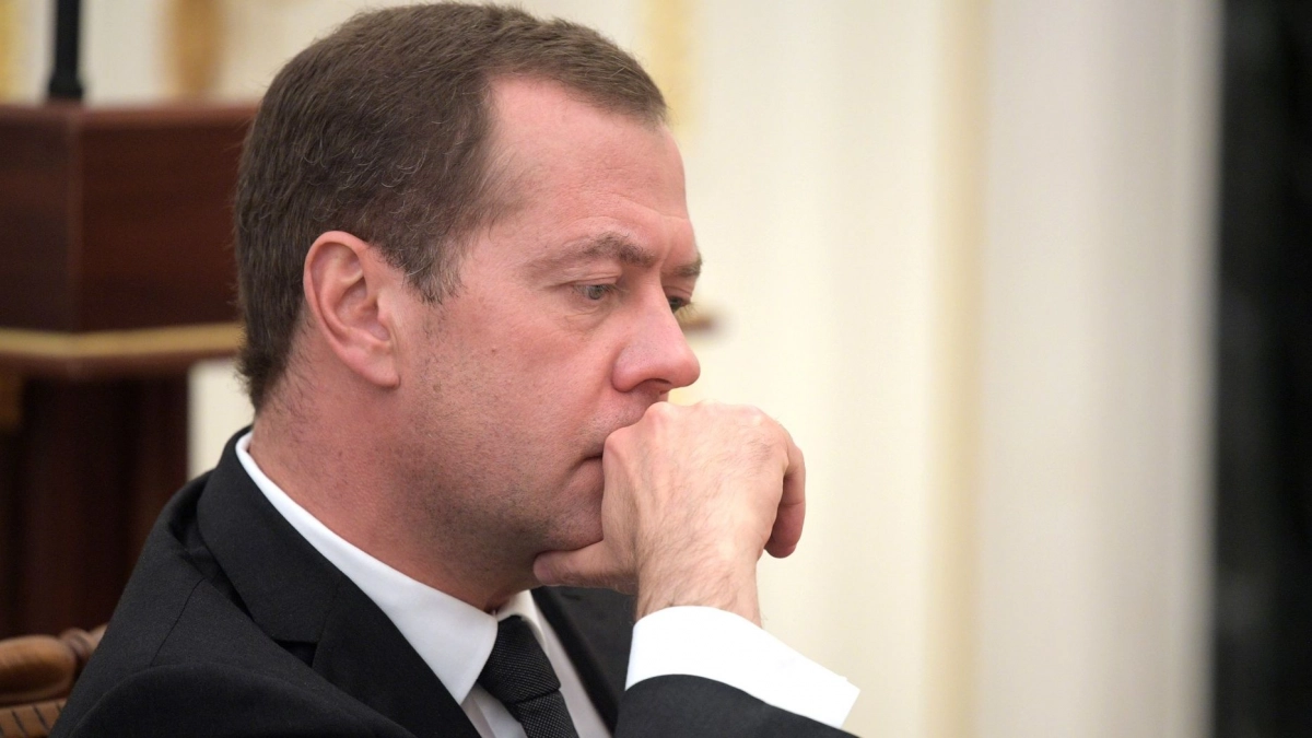 Медведев о президентских амбициях: В текущем политическом сезоне не вижу себя в этой роли - tvspb.ru