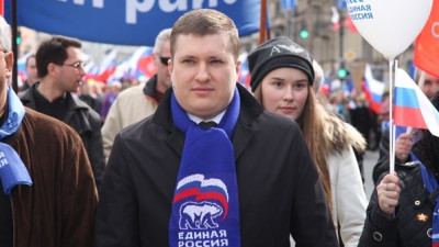 Фигуранта скандала с барельефом Мефистофеля исключили из совета «Единой России»