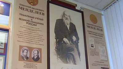 На Литераторских мостках почтили память Дмитрия Менделеева