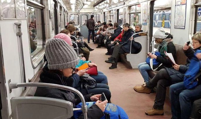 Прокуратура проводит проверку в связи со сбоем движения поездов на красной ветке метро - tvspb.ru