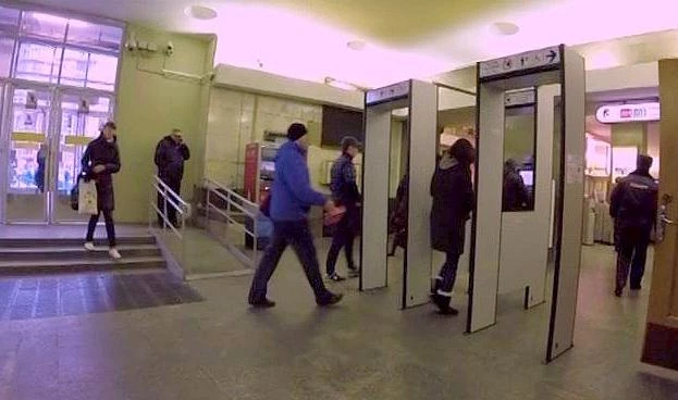 В метро Петербурга досматривают каждого 19-го пассажира - tvspb.ru
