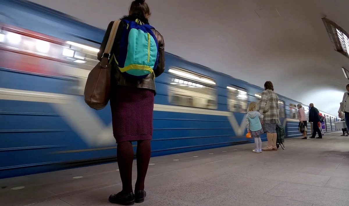 За 10 лет Петербург обновит половину подвижного состава метро - tvspb.ru