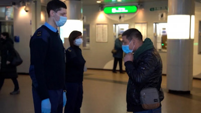 Петербуржцев без масок не пустят в метро