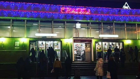 Станции петербургского метро начали готовить к Новому году и Рождеству - tvspb.ru