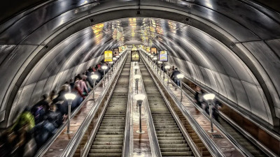 В петербургском метро дезинфицируют жетоны