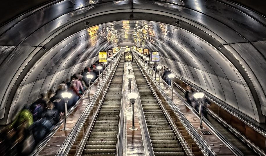 Станцию «Проспект Просвещения» закрыли на 10 минут по техническим причинам - tvspb.ru